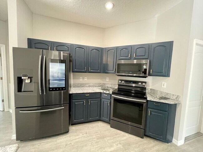 Building Photo - Gorgeous 3/2 Pool Home in Apopka's Parkside at Errol Estate!