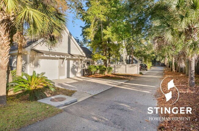 Building Photo - 14 Hayek St