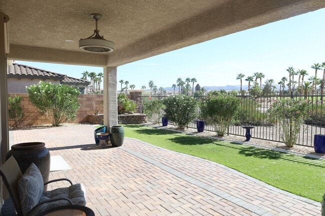Building Photo - Single Story Home on Golf Course with Views!