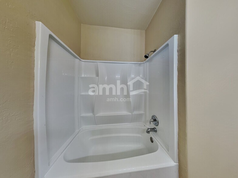 Building Photo - 7307 S 73rd Dr