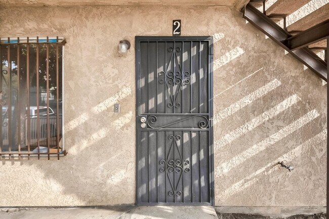 Building Photo - 2458 Normandie Ave