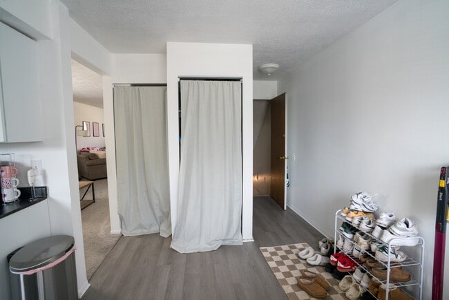 Building Photo - 923 Burcham Dr