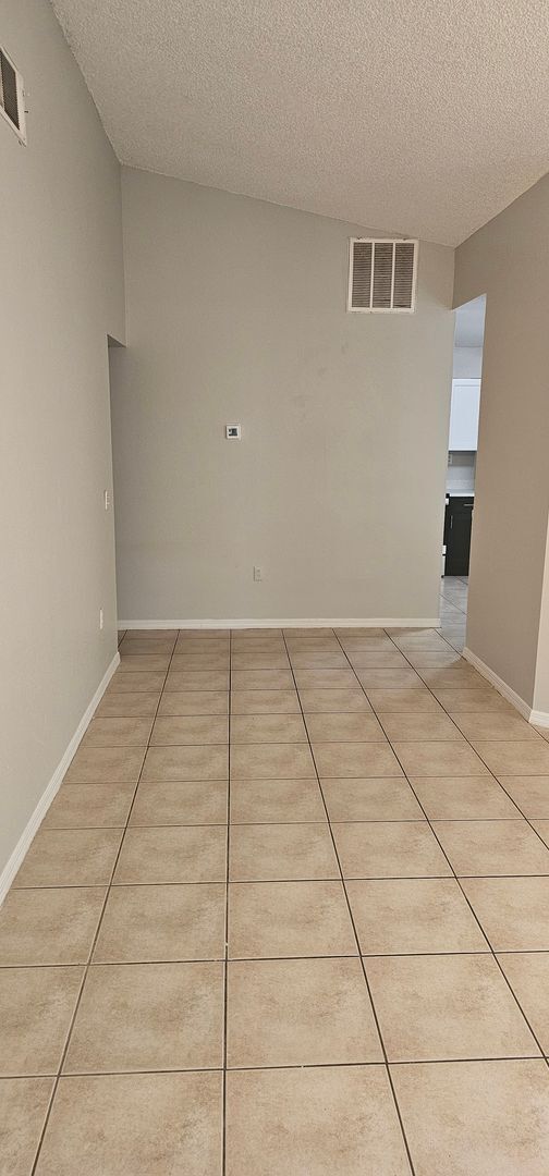 Building Photo - NEWLY REMODELED!  2 BED / 1 BATH / 1 CAR GARAGE (CASSELBERRY)