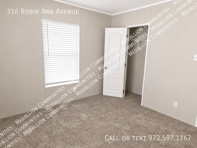 Building Photo - 316 Robin Ann Ave