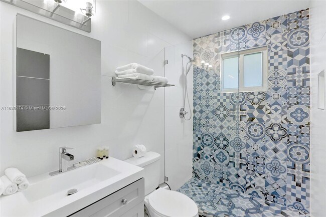 Building Photo - 320 Hendricks Isle