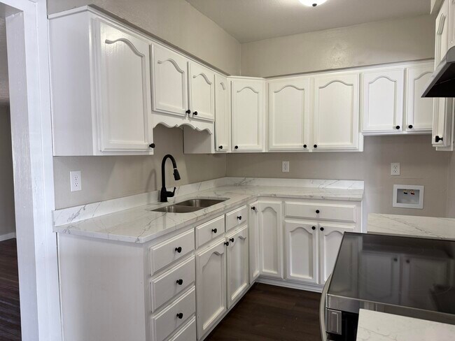 Building Photo - 1404 Chaco Ave