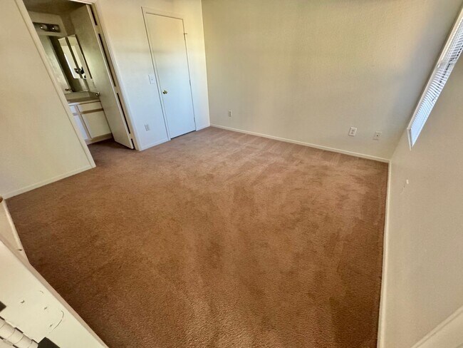 Building Photo - ***AMAZING WELOME DEAL!! $600 OFF FIRST MONTHS RENT IF MOVED IN 2 WEEKS!!**  Lovely 2 Bedroom/2 B...
