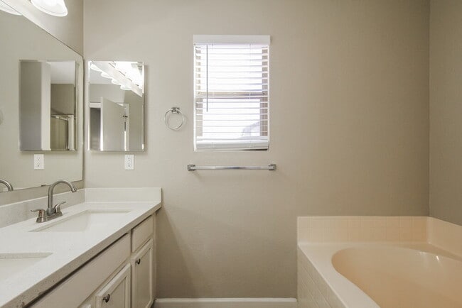 Building Photo - 11409 W Cambridge Ave