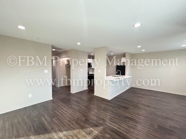 Building Photo - 1203 N Clay St