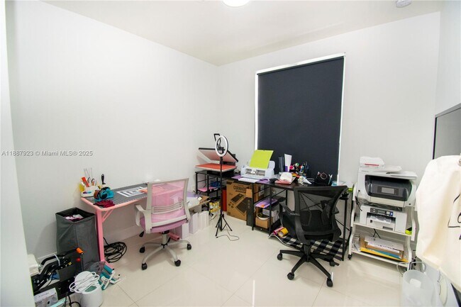 Building Photo - 6320 NW 104th Path