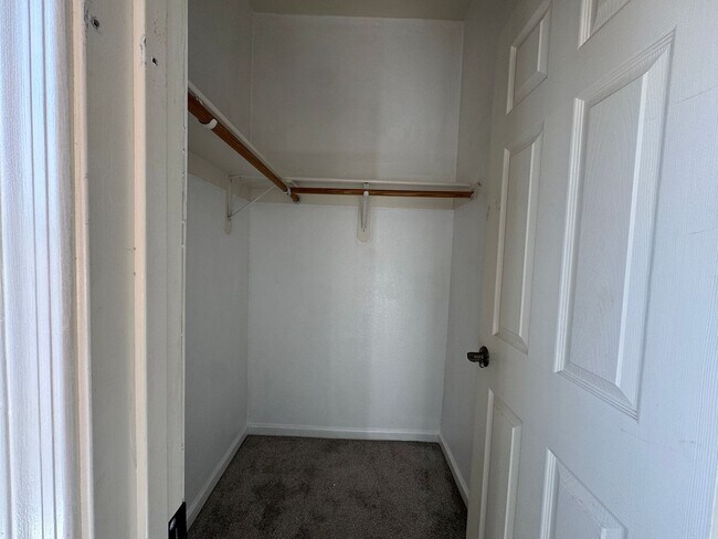 Building Photo - 3br 2ba Home with Garage and Yard near Rot...