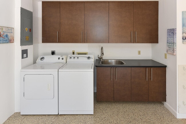 Building Photo - 1469 Vía Privada