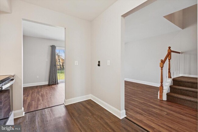 Building Photo - 270 Deer Run Ct