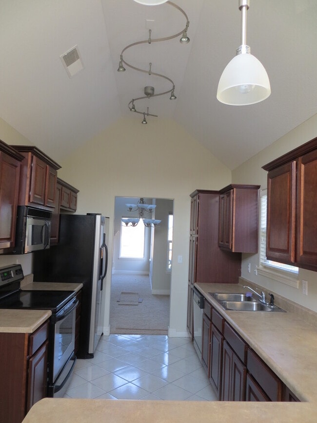 Building Photo - Marvelous Home