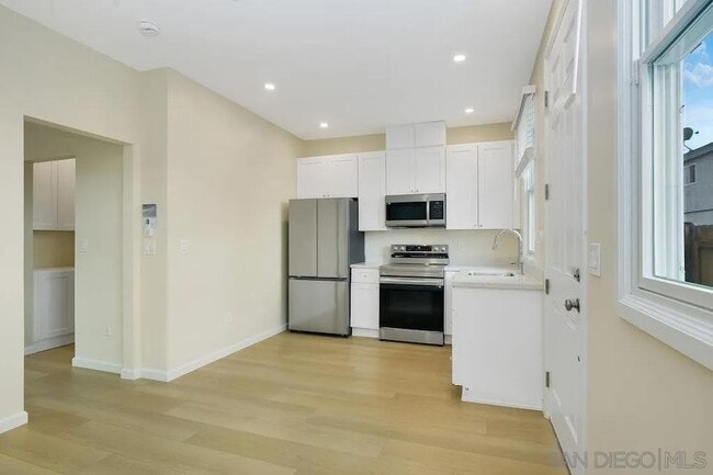 Building Photo - 4821 Monroe Ave