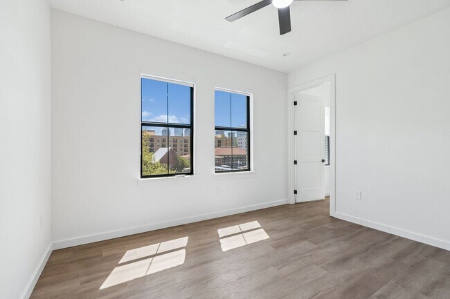 Building Photo - New Construction Townhome For Lease downtown Tampa, Ybor City, Gas Worx