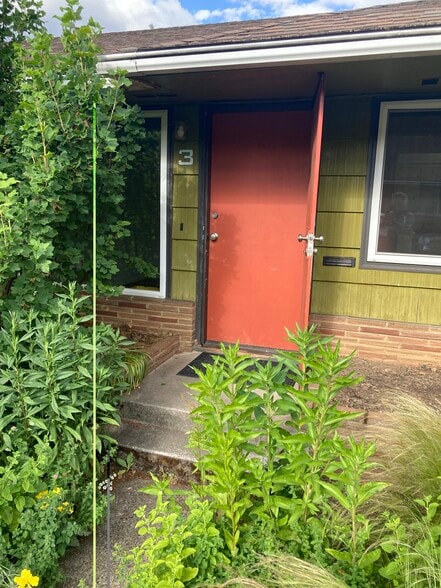 Building Photo - 5320 SE Schiller Street