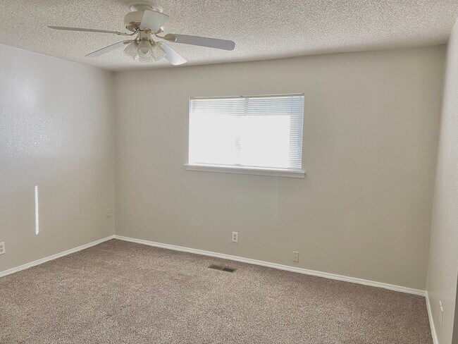 Building Photo - 305 W Quantico St