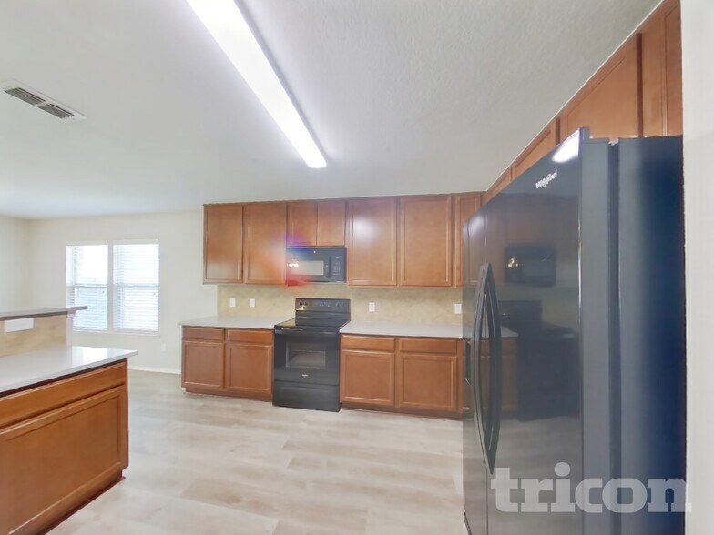 Building Photo - 528 Shell St