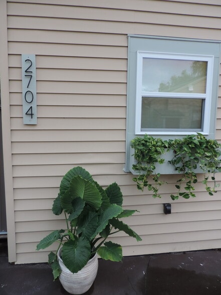 Building Photo - 2704 E Washington St