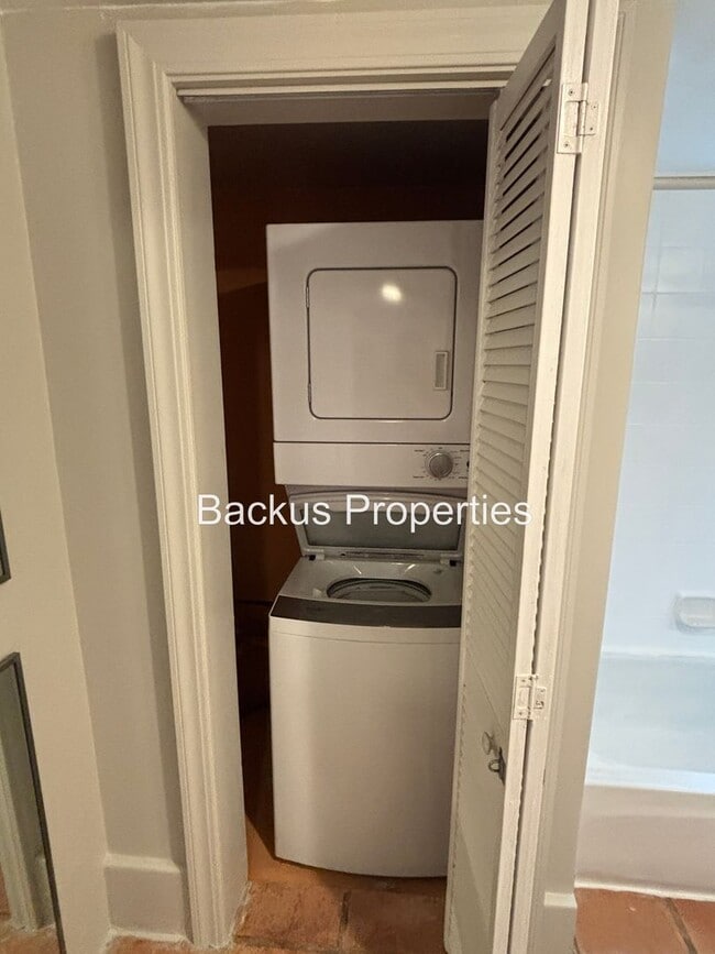 Building Photo - Wonderful furnished loft in upper Seaside