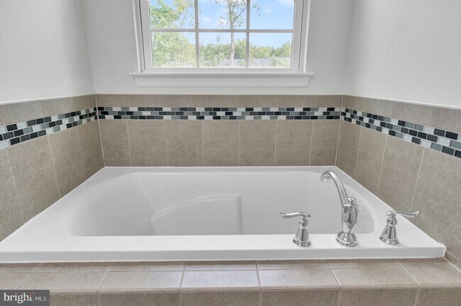 Building Photo - 8633 Rosecrans Ln