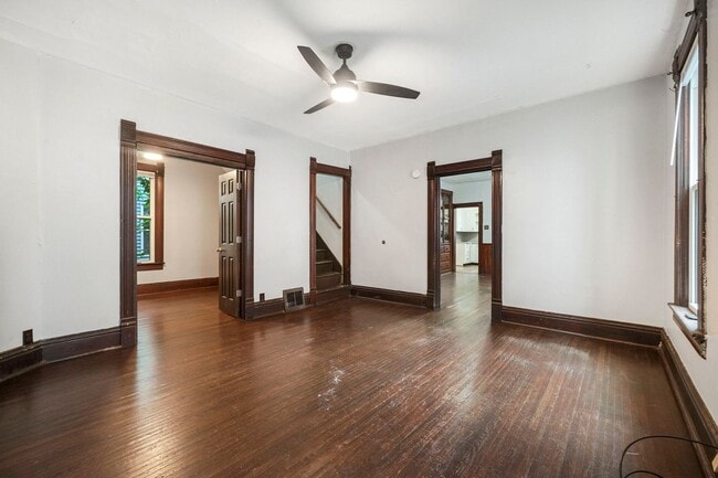 Building Photo - NEW LISTING -5 BEDROOM HOUSE!