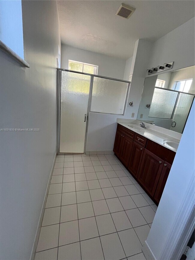 Building Photo - 9140 SW 153rd Ave