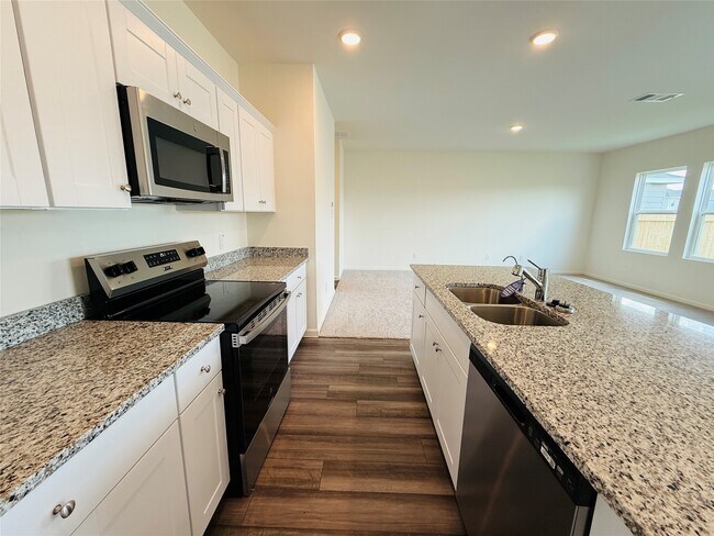 Building Photo - 7824 Blue Star Flower Ln