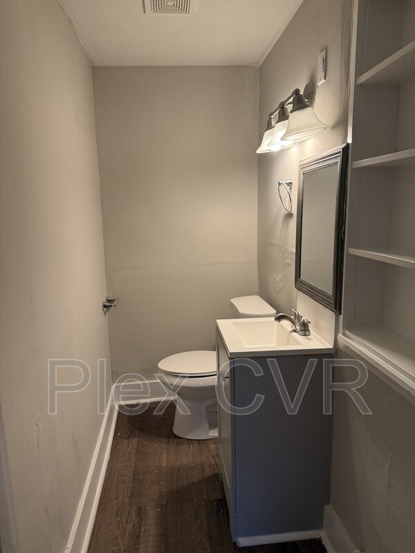 Building Photo - 4022 Young Ave