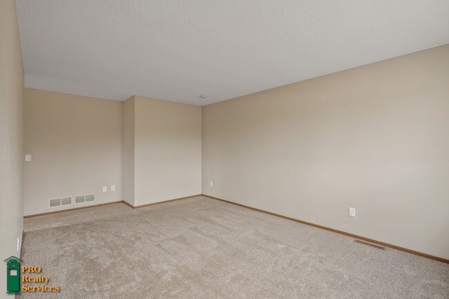Building Photo - 3 Bedroom House **Half Off May Rent with a...