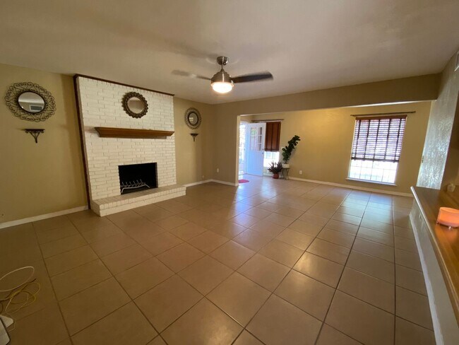Building Photo - 783 De Leon Dr