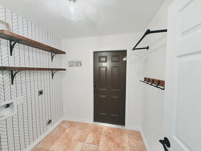 Building Photo - 2827 Woodhall Ct