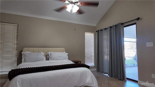 Building Photo - 16 Highland Park Ave