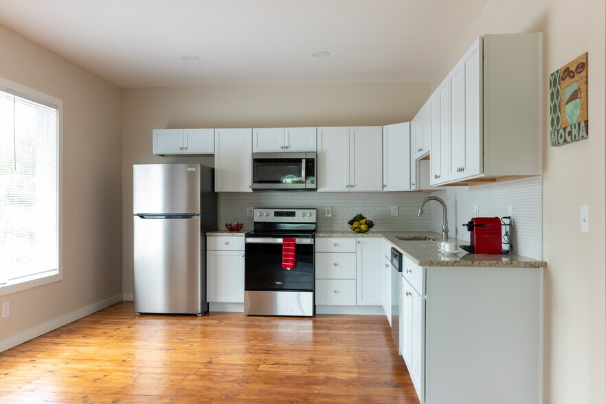 Building Photo - 718 Hazelwood St