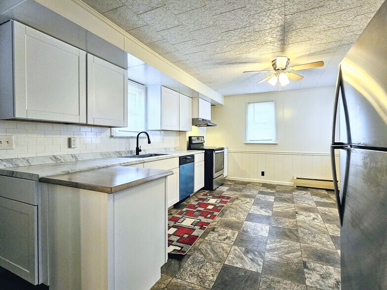 Building Photo - 103 Lincoln Ave