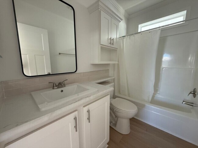 Building Photo - 4208 Queens Way