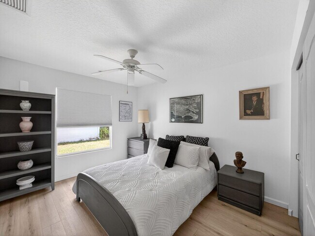 Building Photo - 2757 SW Versailles Terrace