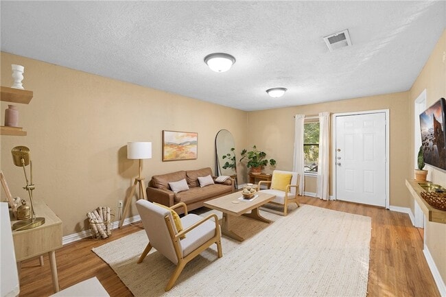 Building Photo - 805 San Pedro Dr