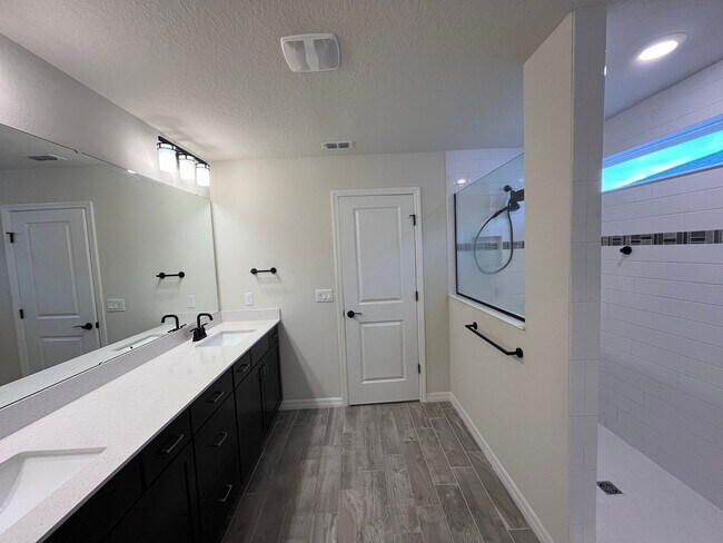 Building Photo - 5625 Cedar Chase Dr