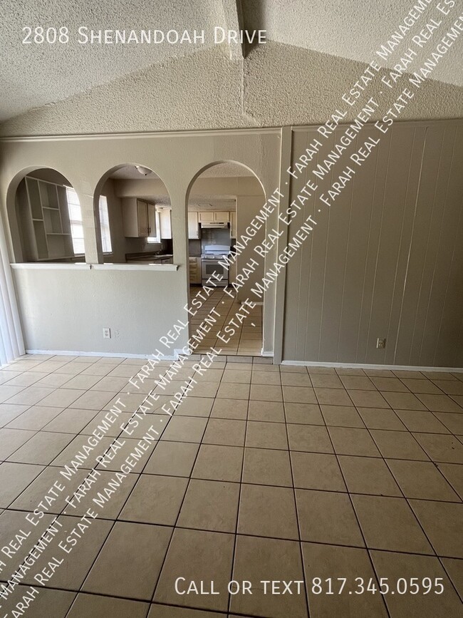 Building Photo - 2808 Shenandoah Dr