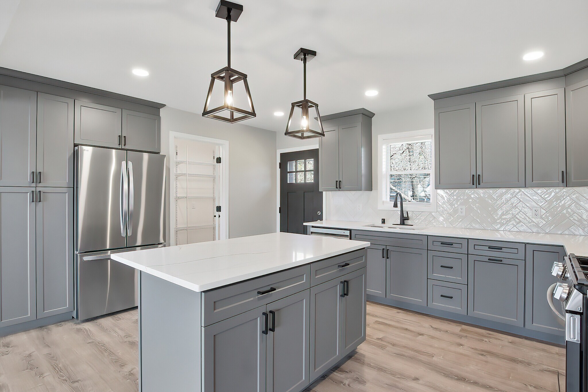 Building Photo - 6582 Lakeside Rd