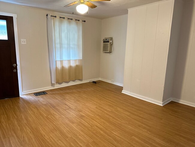 Building Photo - Spacious 1 bedroom 1 bath for rent