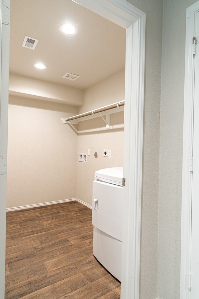 Building Photo - 1834 Brady Shores Dr