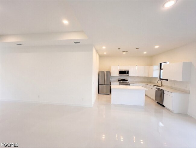 Building Photo - 4333 NW 34th Ln