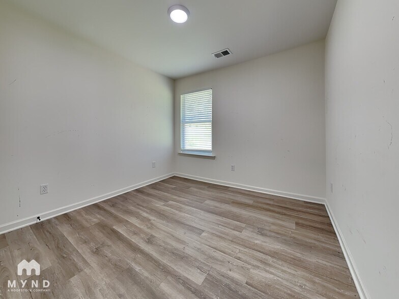 Building Photo - 424 Valerie Cir