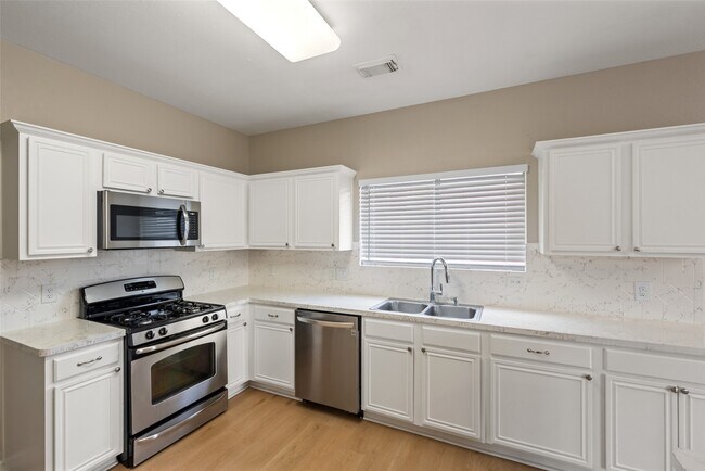 Building Photo - 16306 Autumn Leigh Dr