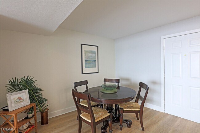 Building Photo - 2885 Palm Beach Blvd