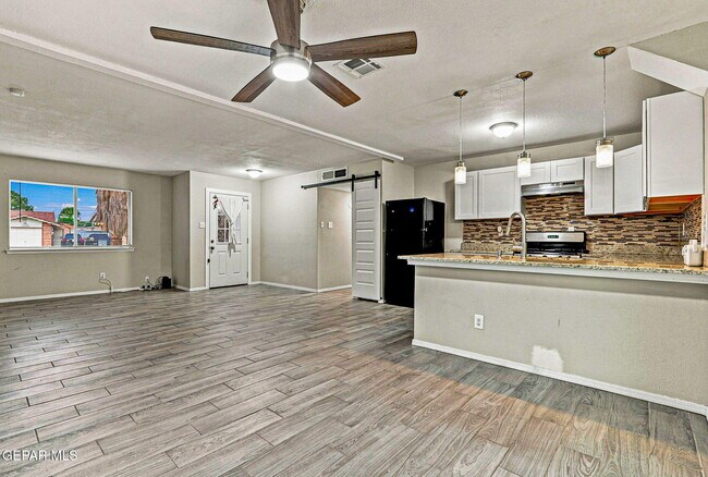 Building Photo - 11524 Meadowbrook Dr