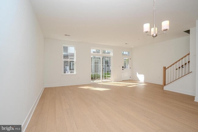 Building Photo - 8104 Donatello Dr